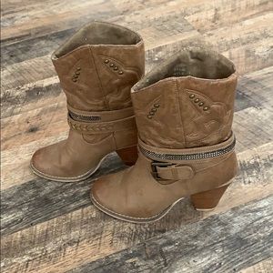 Women’s cowboy boots